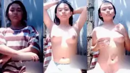 Gadis Cantik Lagi Mandi Di Kamar Mandi