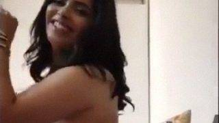 Goyang Payudara Seksi India Yang Menggoda