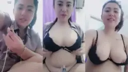 Janda Seksi Dengan Payudara Montok Dan Puting Berkilau