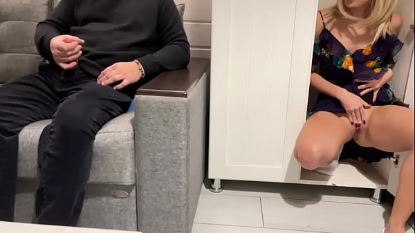 Ibu Tiri Mengintip Anak Tirinya Nonton Bokep Dan Ngentot Sama Dia