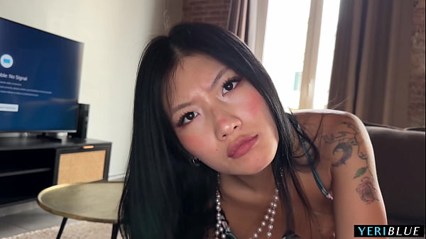 Dia Nangkap Adik Tiri Cina Lagi Kirim Foto Bugil!