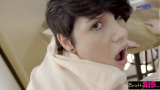 Bratty – Goyang Adik Tiriku Di Ranjang Orang Tua