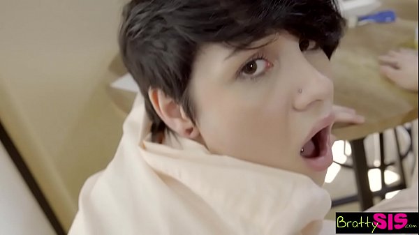 Bratty – Goyang Adik Tiriku Di Ranjang Orang Tua