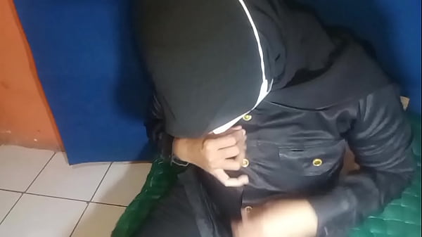 Satpam Cewek Gatel Colmek Sampai Muncrat Deras