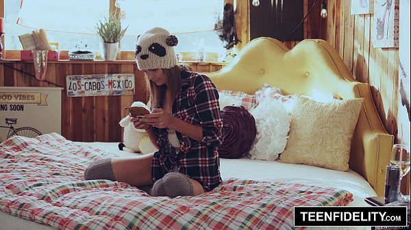 Kaget! Ayu Shyla Ryder Dihamili Dadakan Oleh Ayah Tirinya