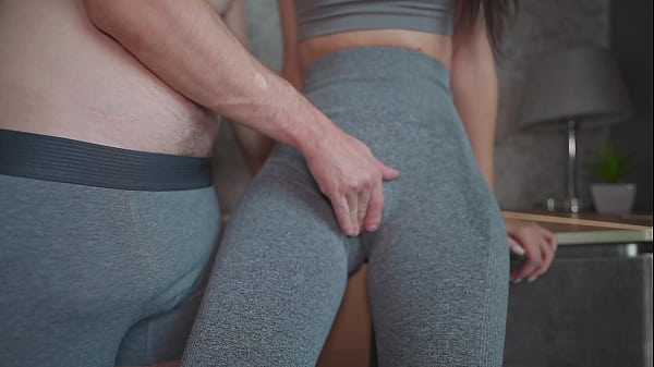 Goyangan Ibu Tiri Usai Olahraga! Yoga Pants Basah Dan Penuh Isi 4k