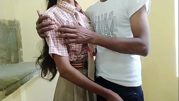 Mahasiswa Desa India Nekat Bercinta Dengan Pacar Sekolahnya Yang Berusia 18 Tahun