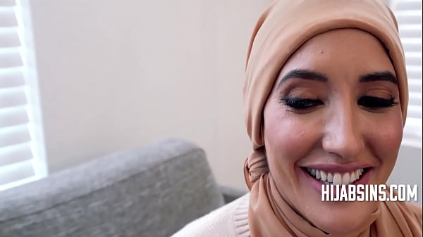 Menggoyang Batas Budaya Dengan Setiap Goresan Yang Menggoda