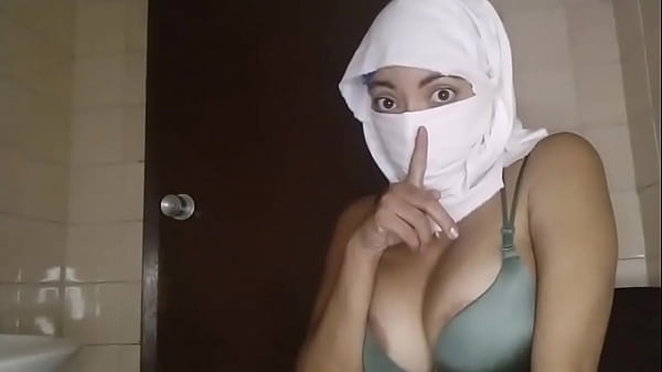 Istri Muslim Arab Nakal Masturbasi Basah Diam-diam Saat Suami Pergi