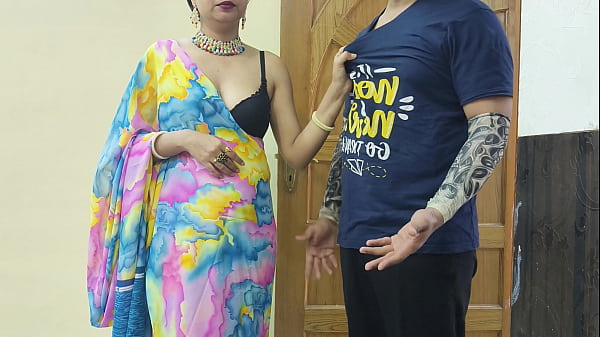 Ibu Tiri Seksi India Membantu Anak Tirinya Berhenti Merokok Dengan Kenikmatan Badan Dalam Bahasa Hindi