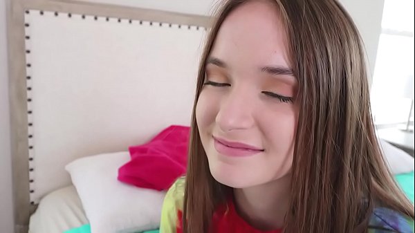 Adik Tiri Cokelat Manis (hazel Moore) Mengocok Kontol Gede Kakak Tirinya