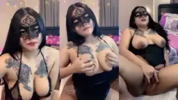 Cassandra Omek Muncrat Deras, Genit Berkilauan