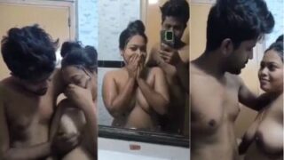 Gairah Di Kamar Mandi: Pria Mesum Dan Pacar Berpayudara Besar