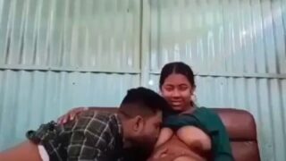 Nafsu Liar Mengisap Payudara Montok Dan Bergairah Dalam Adegan Panas Ala Bangladesh