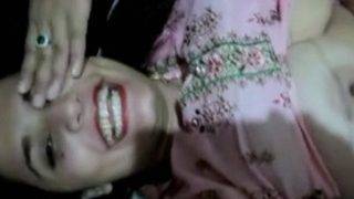 Tante Karachi Bugil Pamer Tubuh Seksi Di Video Panas
