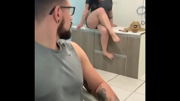 Ela Me Fez Perder O Emprego Com A Buceta, Mas Só Ganhou O Cu. Enfiei Até O Fundo E Arrebentei Tudo!