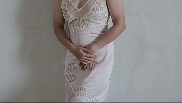 Gadis Torbut Mulus Nafsu, Tak Punya Kontok Botol Pun Jadi Dipenuhi