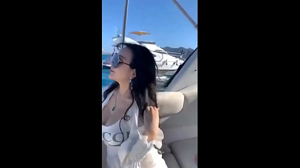 Gái Tàu, Hình Như Là Thế…