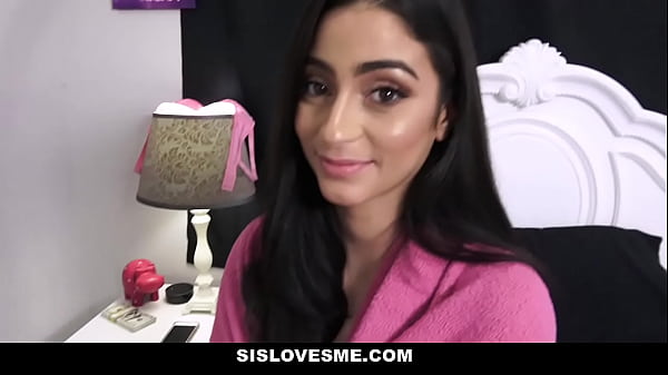Kakak Tiriku Remaja (jasmine Vega) Kubujuk Untuk Menghisap Kontolku