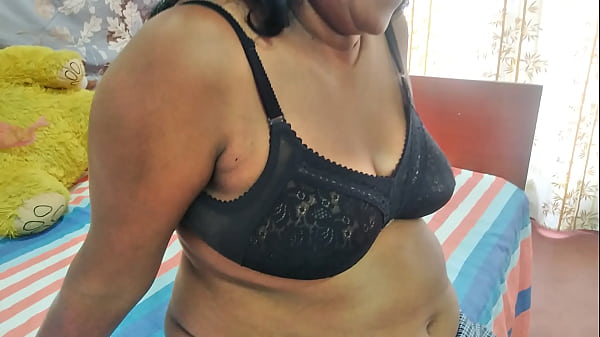 Mau Main Sama Bokong Montok Ibu Tirimu Yang Bikin Panas?