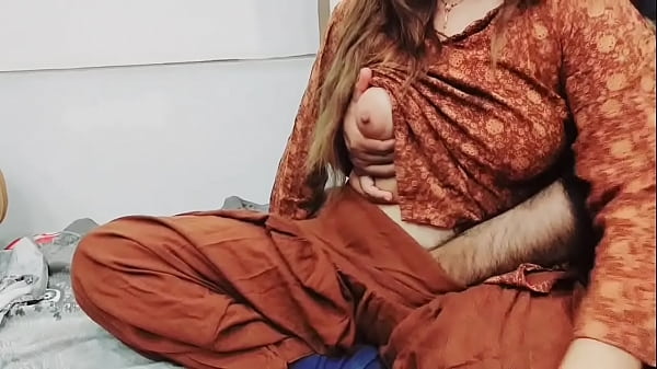 Ibu Tiri Pakistan Nungging Anal Di Suami Yang Dikibulin Sambil Potong Sayur Dengan Suara Hindi Yang Panas Dan Menggoda