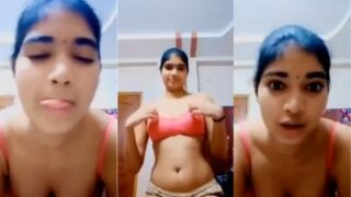 Cewek India Bugil Pamer Tetek Gede Di Depan Kamera