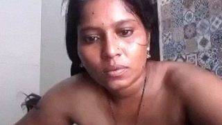 Gadis Mandi Sendiri Dalam Rekaman Panas