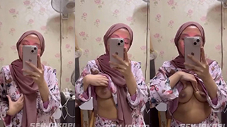Hijab Nakal, Pap Toket Montok Di Depan Kaca, Bikin Makin Basah.