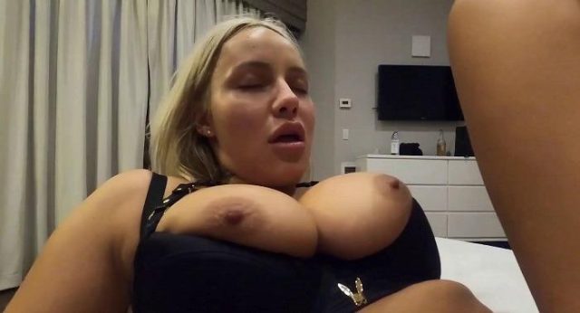 Ngentot Kylie Page, Dikocok Habis Sampai Penuh Kontol Gede