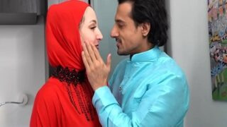 Pacar Ganas Menghajar Cewek Hijab Nakal Di Depan Suaminya