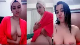 Rosalinda Usai Mandi, Telanjang Dada Dengan Payudara Besar