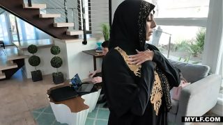 Kylie Kingston Selalu Takut Mengakui Hasrat Paling Liar Dalam Dirinya, Apalagi Dengan Statusnya Yang Begitu Taat Beragama.