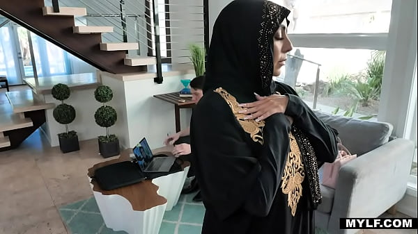 Kylie Kingston Selalu Takut Mengakui Hasrat Paling Liar Dalam Dirinya, Apalagi Dengan Statusnya Yang Begitu Taat Beragama.