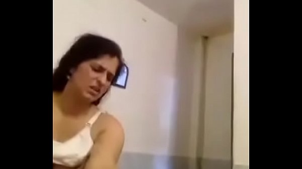 Desi Yang Menggoda