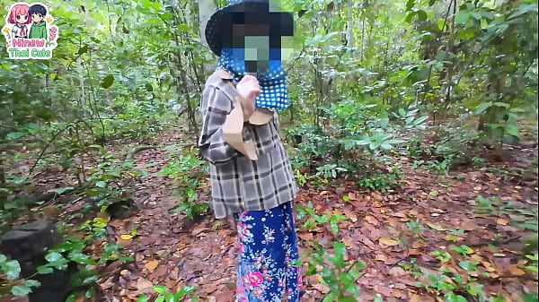 สาวไทยวัยใสเดินป่าเก็บเห็ด โดนควยใหญ่ยัดหีจนร้องครวญคราง
