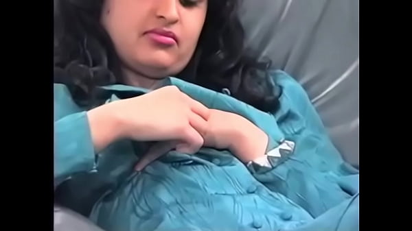 Ravina Cewek Desi, Bikin Ngilu Dari Ujung Rambut Sampe Dalem-dalemnya.
