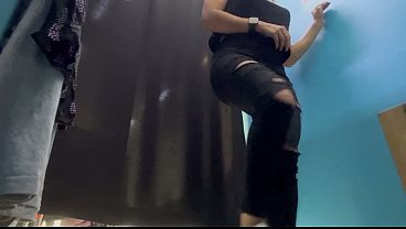 Ganti Baju Di Ruang Ganti, Cewek Rusia Montok Dengan Pentil Nongol, Bikin Ngiler.
