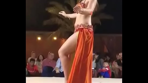 Tarian Desi Bikin Makin Basah, Goyangannya Bikin Ngilu Di Dalem
