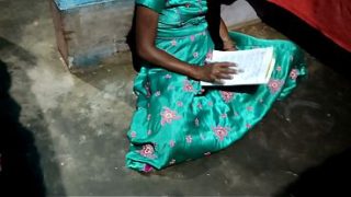 Desi Bhabhi Yang Mesum, Digituhin Gurunya Saat Lagi Baca Buku