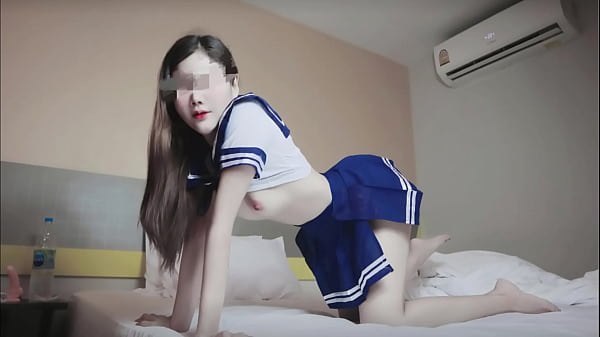 Gadis Jepang Berseragam Sekolah Dan Sebelum Pergi Ke Sekolah Karya Ninewthai