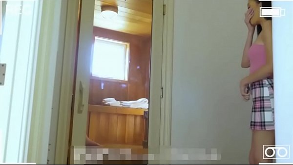 Lana Rhoades Ngintipin Kakak Tiri Lagi Ngocok, Bikin Makin Panas.