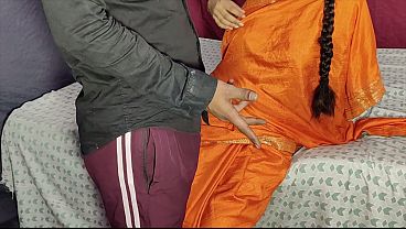 Dewek Bhabhi Yang Haus Ingin Dipuaskan Di Ranjang