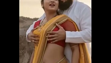 Desi Bhabhi Saree Nyepong Susu Sambil Mesra