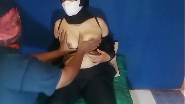 Menggoda Memek Satpam Wanita Sangean Pakai Mainan Seks Sampai Muncrat, Jago Banget Jilmeknya