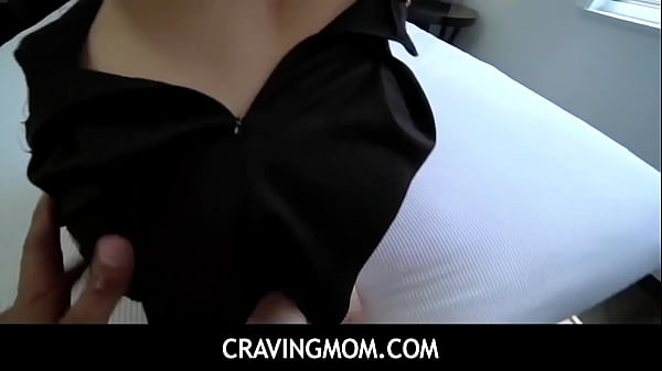 Mama Minta – Ibu Tiri Montok Dan Seksi Dani Jensen Merayu Anak Tiri Untuk Bercinta Terlarang