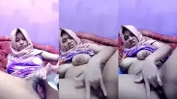 Abg Hijab Colmek, Jari Mungilnya Sibuk Meremas Hingga Basah Kuyup
