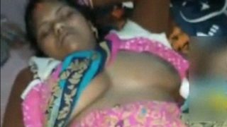 Tonton Video Desi Lokal Pakai Saree Lagi Colmek, Hot Banget!