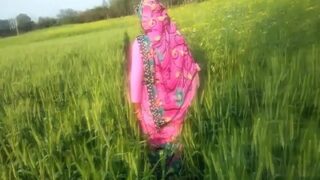 Video Mesum Pasangan Horny Di Ladang, Sambil Ngewe Di Sawah.