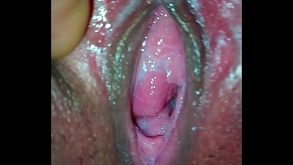 Bini Main Kontol Gede, Suami Nonton Sambil Ngocok.