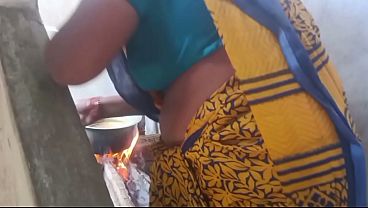 Ibu Rumah Tangga India, Si Bhabhi, Lagi Mainin Badan Panas-panas Di Ranjang.